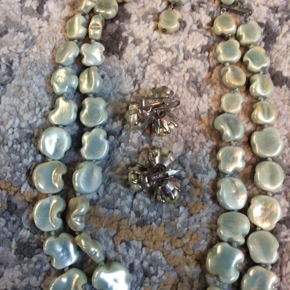 VINTAGE 2 STRAND VOGUE CHOKER AND EARRINGS! EUC! - Picture 4 of 5